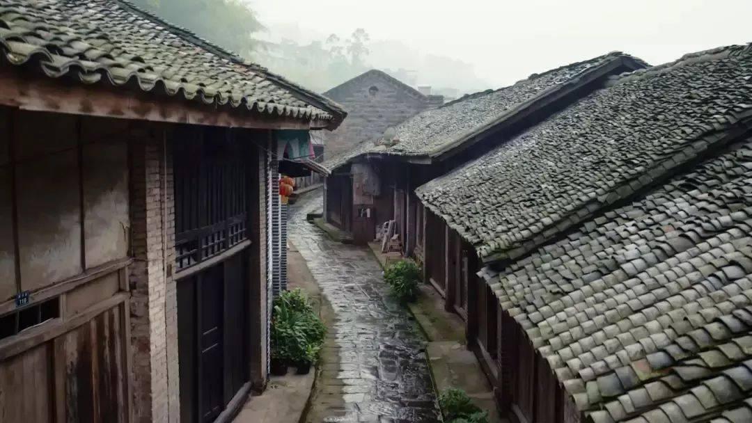 江西乐平:送春联 迎新春